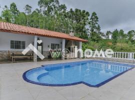 Casa com piscina e balanço na árvore em Itapevi, hotel di Itapevi