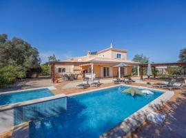 Beautiful Countryside Villa w Private Garden and Pool, hotell i Alte