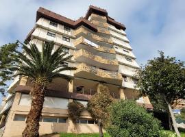 Urbanizacion los Delfines: Santander'de bir otel