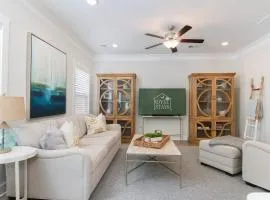 Southern Charming NEW Home Mins to Beach & Dwntn