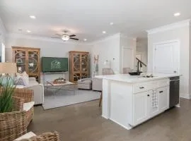 Southern Charming NEW Home Mins to Beach & Dwntn