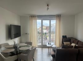 Luxury home - Appartement lumineux 2 chambres proche Paris, hotel in Joinville-le-Pont