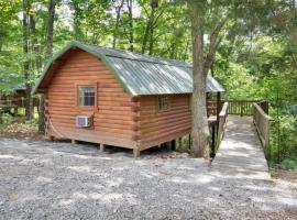 Rustic Cabin in Bloomington with Views, hotel in Bloomington