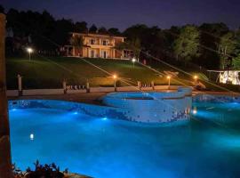 Chácara tipo resort a maior piscina que vc já viu!, hôtel à São Pedro