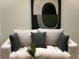 استوديو انيق وهادئ بتصميم بوهيمي