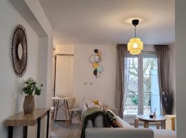 Cocooning House 212 Suite COSY SUNSHINE appartement Aeroport Paris Roissy CDG et Parc Asterix – apartament w mieście Survilliers