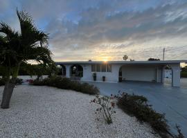 Home On The Water In Marathon, Fl, hotel u gradu 'Marathon'