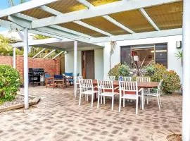 Sea J's Brighton - Local Charm and Beachside Flair
