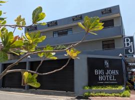 BIG JOHN HOTEL, hotel en Dehiwala