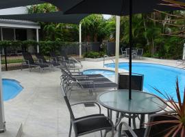 Noosa Gardens Riverside Resort, golf hotel sa Noosaville