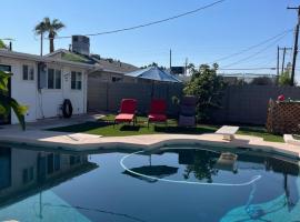 Cozy Home with Sparkling Pool/Pet Friendly, hotell i Mesa