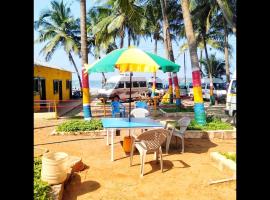 SEA FRONT RESORT, guest house in Malvan