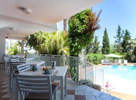 Villa Nice Dream With Pool And Terrace - Happy Rentals, viešbutis su baseinais mieste Neviano
