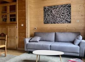 Belle maison traditionnelle - Les Chavonnes, hotel in Courchevel