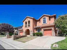 Luxury Mansion House, vacation home in Elk Grove