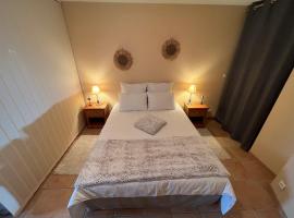 Appartement cocooning & love, hotel with pools in Allex