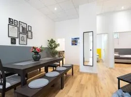 Big Central Apartment near Rotkreuzplatz with 3 BR for 12 PAX