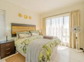 Cosy Butterfly Comforts 2 Bed Top Floor Unit