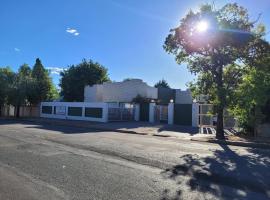 Molopo Naledi Guest Lodge, hotel in Vryburg