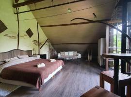 unique room with great view in a former old barn, appartamento a Troche