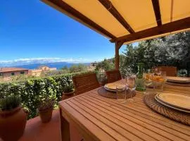 Casa con vista mare e giardino privato