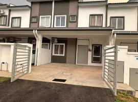 Homestay18@KLIA, villa in Sepang
