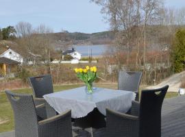 Nice cottage outside Munkedal with sea view, hotell med parkeringsplass i Munkedal