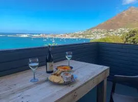 Lock up & go apt w/ great views in Simons Town