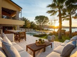 Villa Barotul with pool