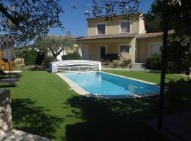 chez Edgi, hotel with pools in Buis-les-Baronnies