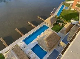 Amazing apartment w/ amenities and lake view
