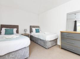 OPP B'ham - Freshly refurbished walls and carpets! BIG SAVINGS booking 7 days or more!, apartment in Marston Green