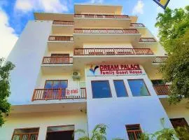 Dream Palace Family Guest House Mirissa , Beach 50m