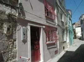 Ayvalıgın tarihi rum evi 2 katlı (YENİLENDİK)