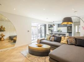 Luxury 2 Bedroom Apartment with AC and Parking, luksushotel i Cambridge