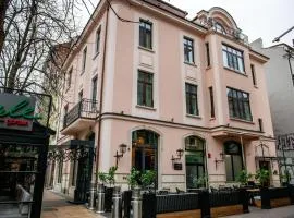 Agora' Boutique