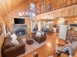 Firefly Lodge - Cozy 4 bedroom cabin minutes to Helen, cabin in Sautee Nacoochee