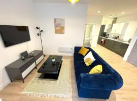 OPP Peterborough - High end 2 bed 2 with secure parking! BIG SAVINGS booking 4 nights or more!, hotel v destinácii Peterborough
