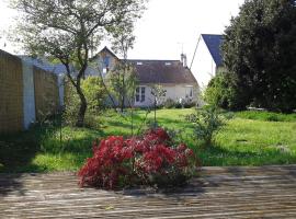 Maison au calme avec jardin clos, hytte i Caen