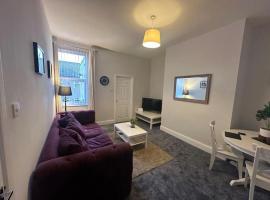 Hambledon-Downstairs 2Bed flat, hotel i Blyth