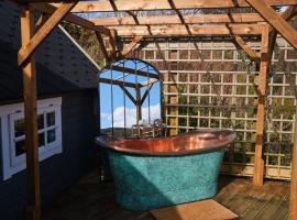 1 - Incredible Views - Outdoor Bathtub - Unique Style, vacation home in Pont Sticill