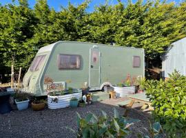 Top Pen Y Parc Farm Glamping, hotel en Holywell