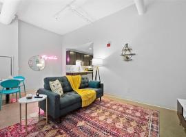CozySuites Historic 1BR, Downtown Pittsburgh, pet-friendly hotel in Pittsburgh