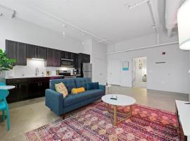 CozySuites Lavish 1BR, Downtown Pittsburgh، فندق في بيتسبرغ