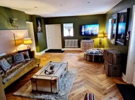 The Hamilton luxury holiday let's- The Coach House with hot tub