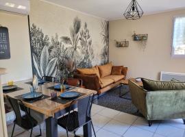 Villa cosy avec piscine privative, accommodation in Clermont-lʼHérault