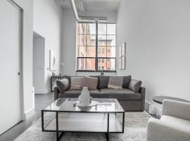 Landing Modern Apartment with Amazing Amenities (ID9610X26), hotel a Bloomfield