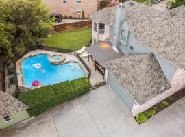 Heated Pool PoolTable HotTub Sleeps 16 Renovated, hotel di McKinney