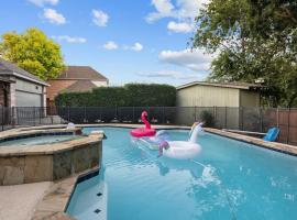 Heated Pool PoolTable HotTub Sleeps 16 Renovated, hotel with parking in McKinney