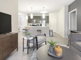 Landing Modern Apartment with Amazing Amenities (ID1012X377), pet-friendly hotel sa Wake Forest